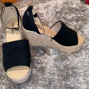 Soda Black Wedge Sandel Women size 8